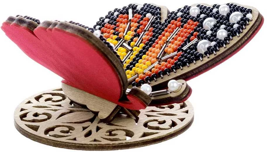 Medinis karoliukų siuvinėjimo rinkinys „Ryškus drugelis“ – Wonderland Crafts