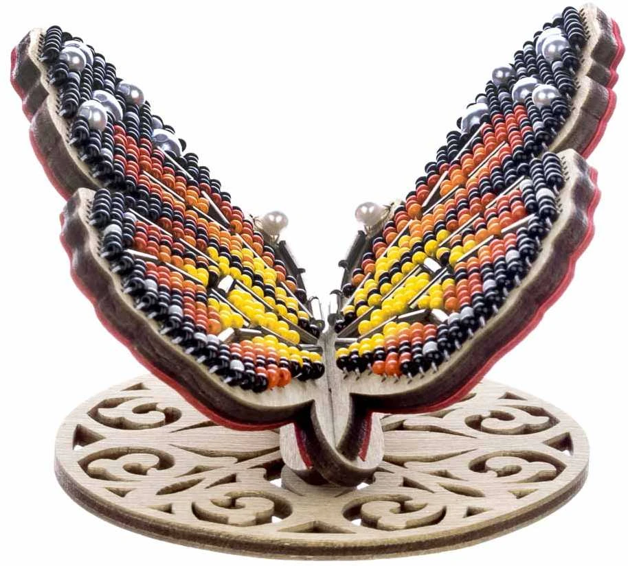 Medinis karoliukų siuvinėjimo rinkinys „Ryškus drugelis“ – Wonderland Crafts