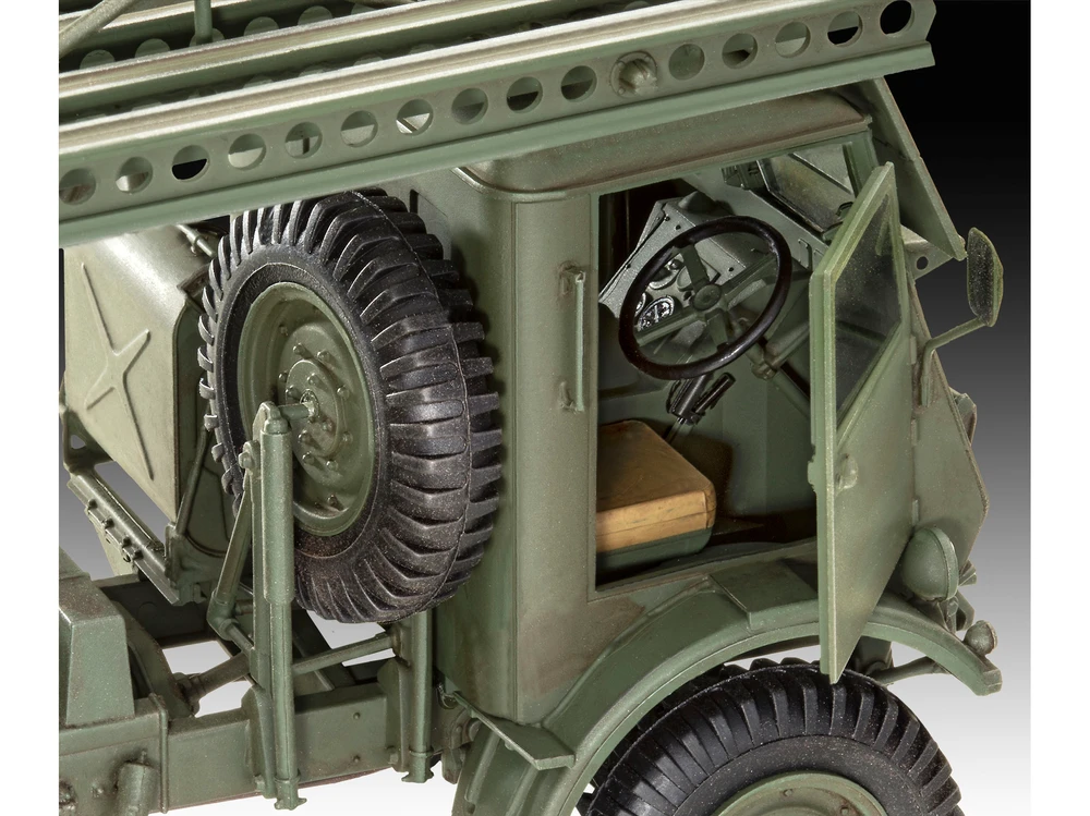 Revell BM-13-16 Fordson WOT8 1/35 plastikinis surinkimo rinkinys