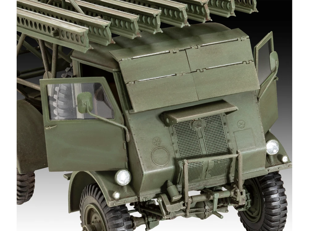 Revell BM-13-16 Fordson WOT8 1/35 plastikinis surinkimo rinkinys