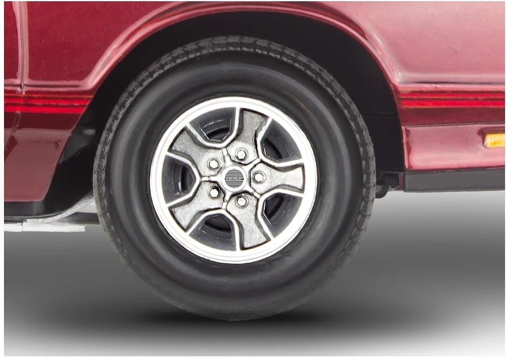 Revell Chevrolet Monte Carlo SS 1987 1:24 plastikinis surenkamas modelis