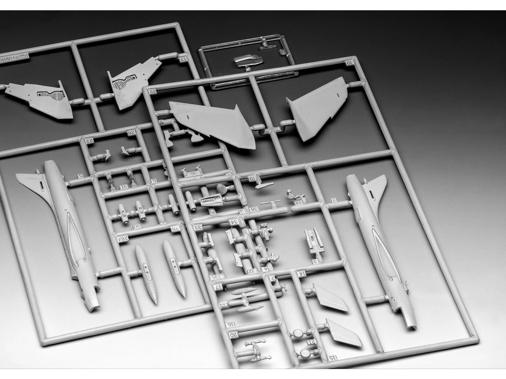 Revell Hawker Hunter FGA.9 1/144 plastikinis surenkamas lėktuvo modelis