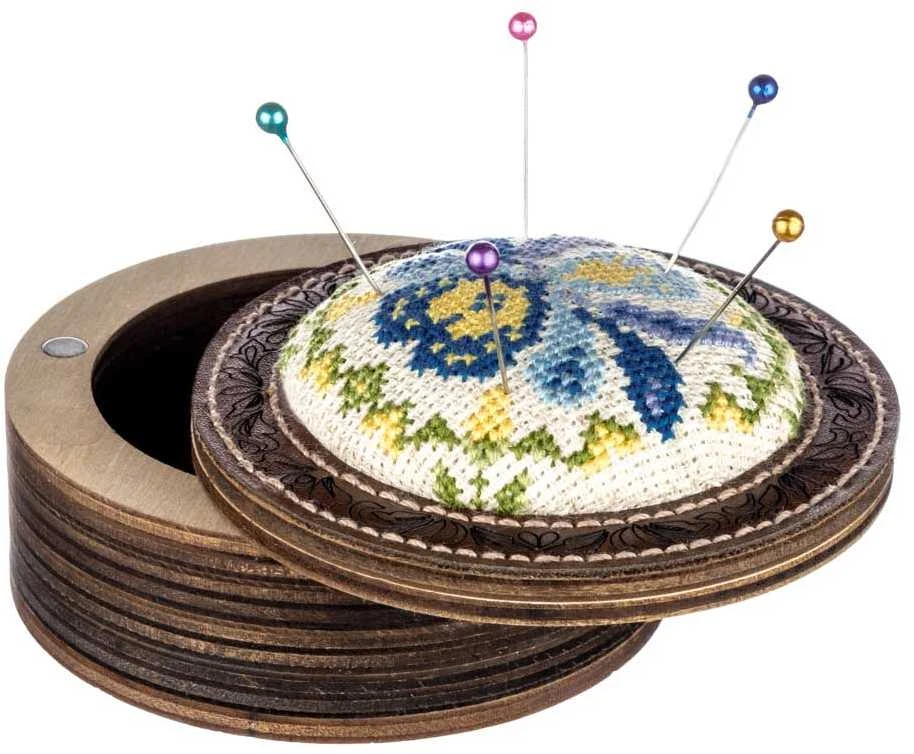 Siuvinėjimo adatinės rinkinys „Vilkdalgiai“ – Wonderland Crafts