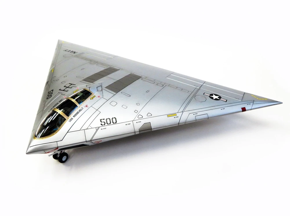 Surenkamas lėktuvo modelis A-12 Avenger II 1/48 Modelcollect UA48001