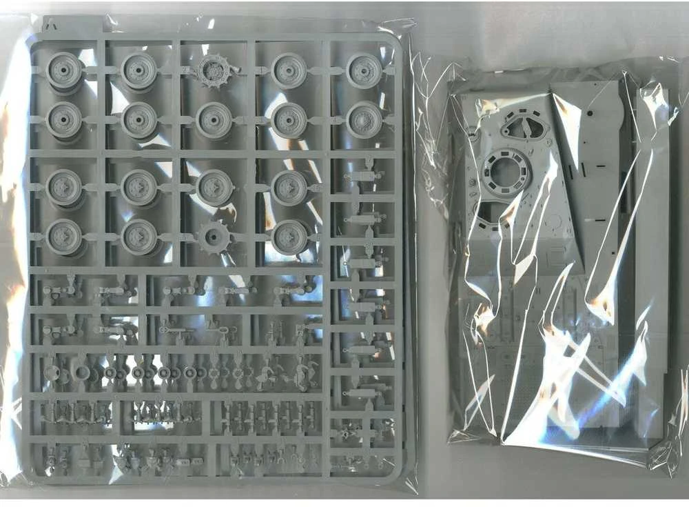 Takom Bergepanzer 2 Leopard 1, 1/35 plastikinis modelis