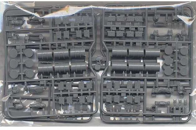 Tamiya 1/48 kanistrų ir statinių rinkinys technikos modeliui