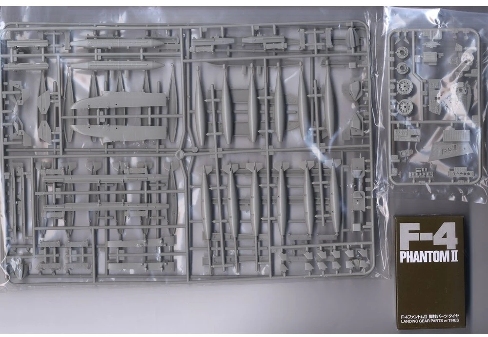 Tamiya F-4J Phantom II Marines surenkamas naikintuvo modelis 1/32, 60308