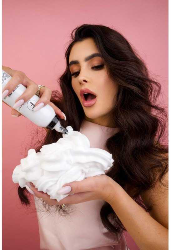 Drėkinamosios ir apimties suteikiančios putos Ferrli haircare, 200ml