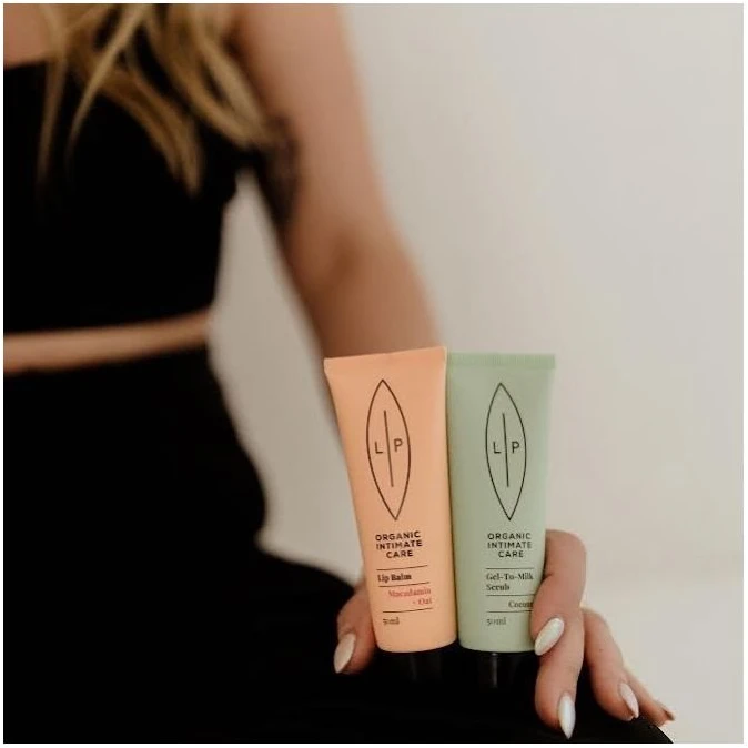 Lip Intimate Care Coconut gelinis pienelis–šveitiklis 50 ml