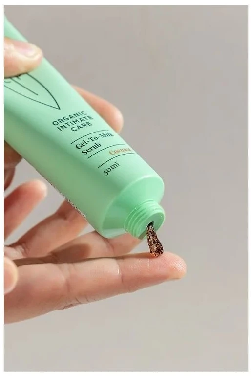 Lip Intimate Care Coconut gelinis pienelis–šveitiklis 50 ml
