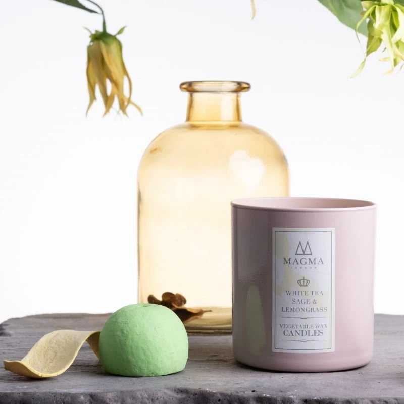 Magma London Poppy & Baltas Blossom natūralaus sojų vaško žvakė 380 ml / 750 g