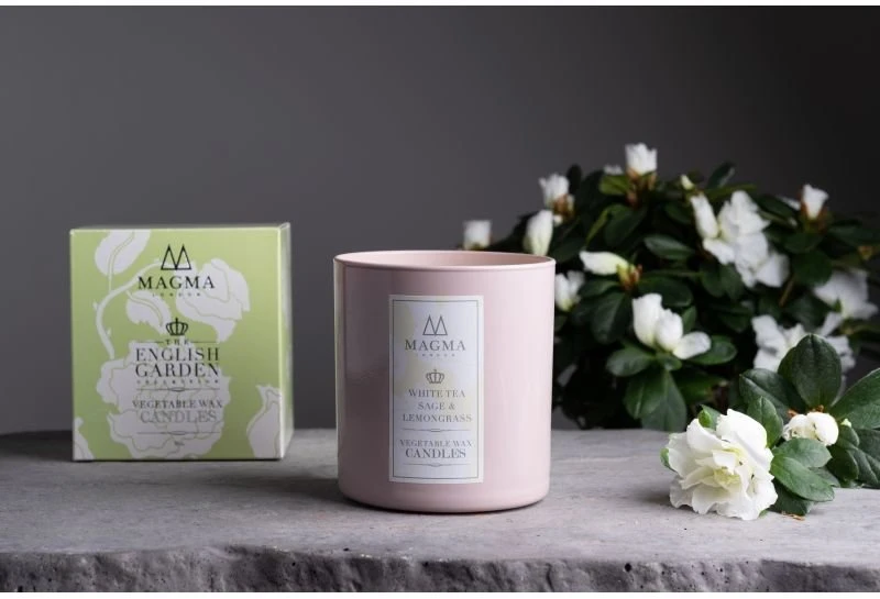 Magma London Poppy & Baltas Blossom natūralaus sojų vaško žvakė 380 ml / 750 g