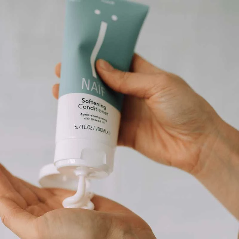 Naif Natural Skincare Naïf minkštinamasis plaukų kondicionierius 200 ml