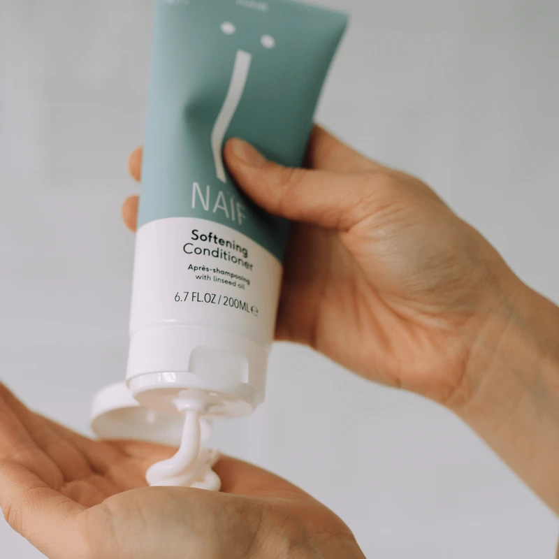 Naif Natural Skincare Naïf minkštinamasis plaukų kondicionierius 200 ml