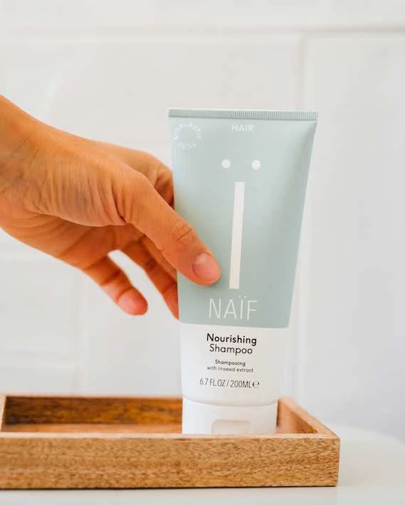 Naif Natural Skincare Naïf maitinamasis šampūnas 200 ml