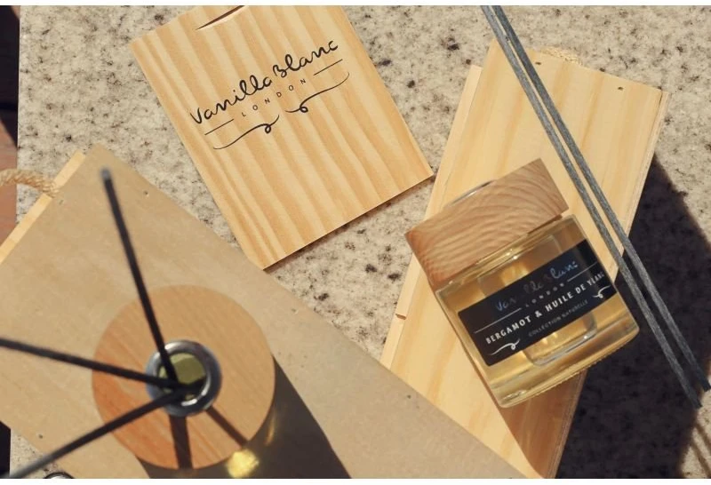 Drėkintuvas Vanilla Blanc Fresh Linen & Bois Précieux difuzorius su 100 ml papildymu