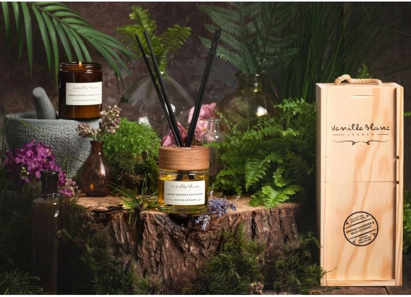 Vanilla Blanc Grosso Lavender & Wild Vetivert difuzoriaus ir žvakės dovanų rinkinys