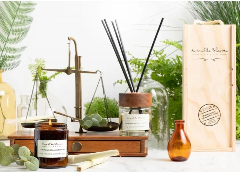 Vanilla Blanc Sweet Oranžinis & Atlas Cedar Wood difuzoriaus ir žvakės dovanų rinkinys
