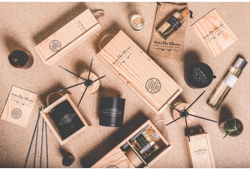 Vanilla Blanc Sweet Oranžinis & Atlas Cedar Wood difuzoriaus ir žvakės dovanų rinkinys