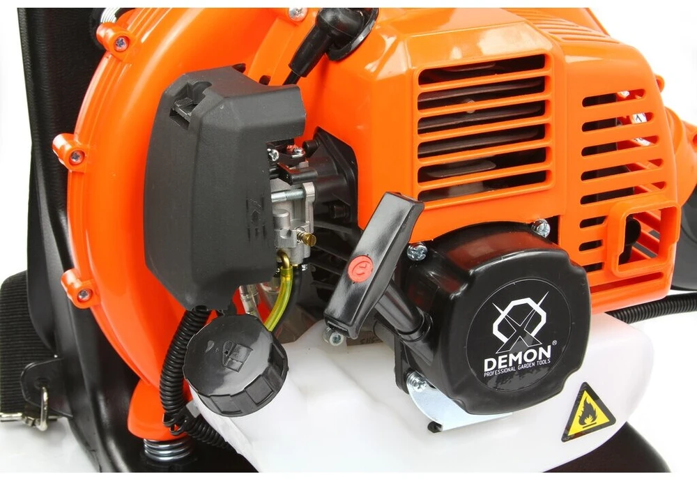 Benzininis lapų pūstuvas Demon M88180 su petnešomis