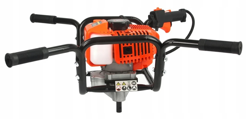 Dviejų asmenų benzininis žemės grąžtas Demon M84001, su trim grąžtais