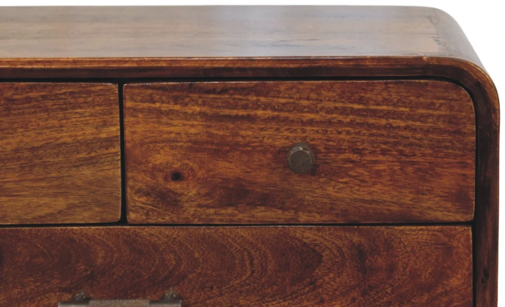 Artisan Furniture Avora mango medienos naktinis staliukas su 3 stalčiais, kaštono atspalvio