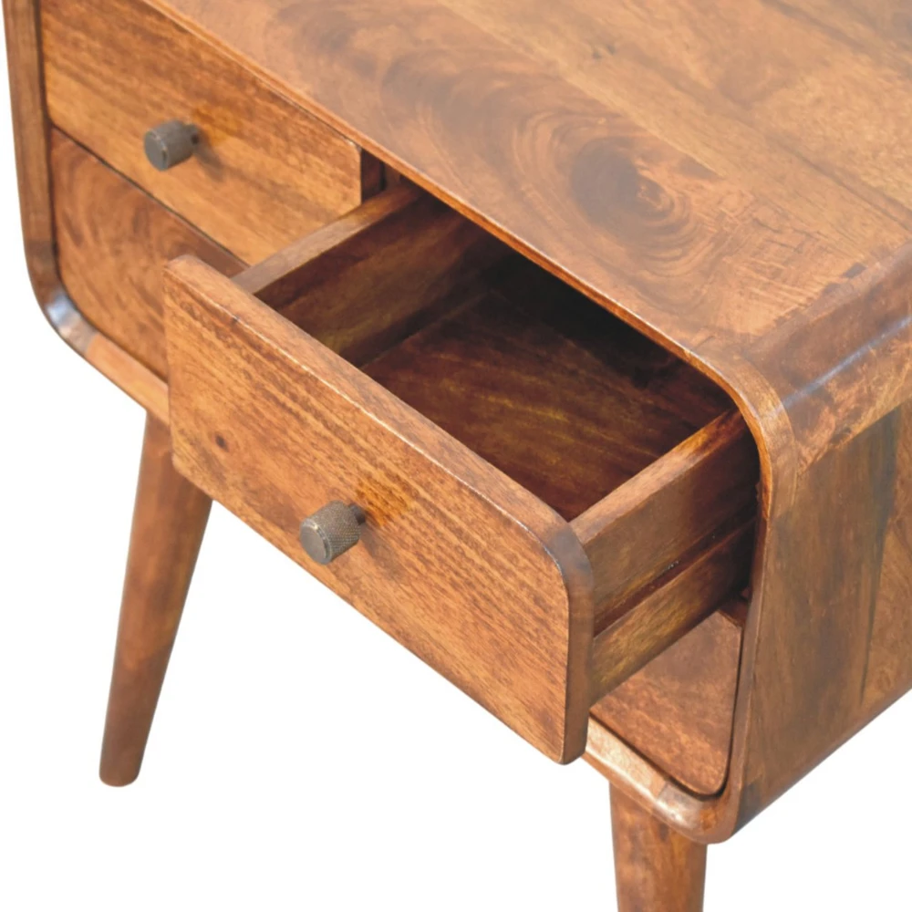 Artisan Furniture Avora mango medienos naktinis staliukas su 3 stalčiais, kaštono atspalvio