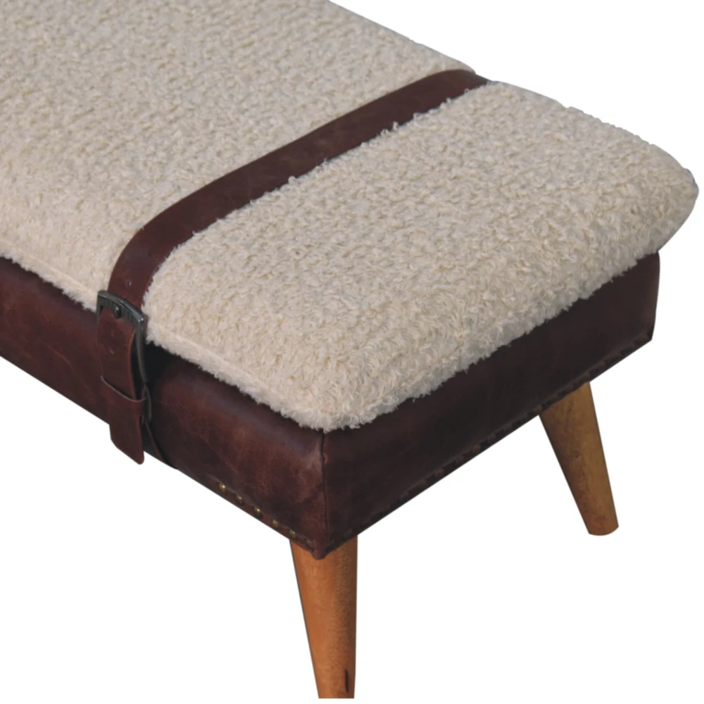 Artisan Furniture Bouclé audinio ir raudonmedžio spalvos odos suoliukas