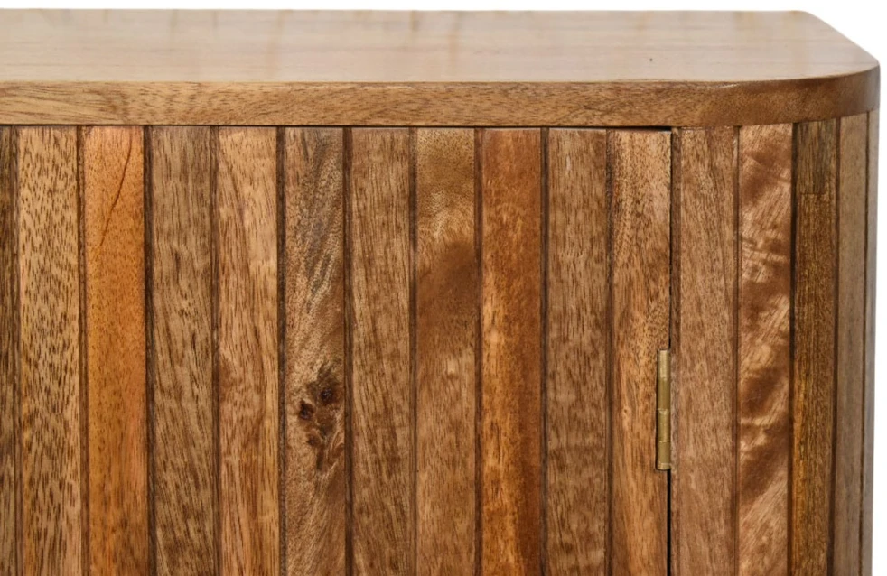 Artisan Furniture Curve su reljefiniu fasadu mango medienos spintelė