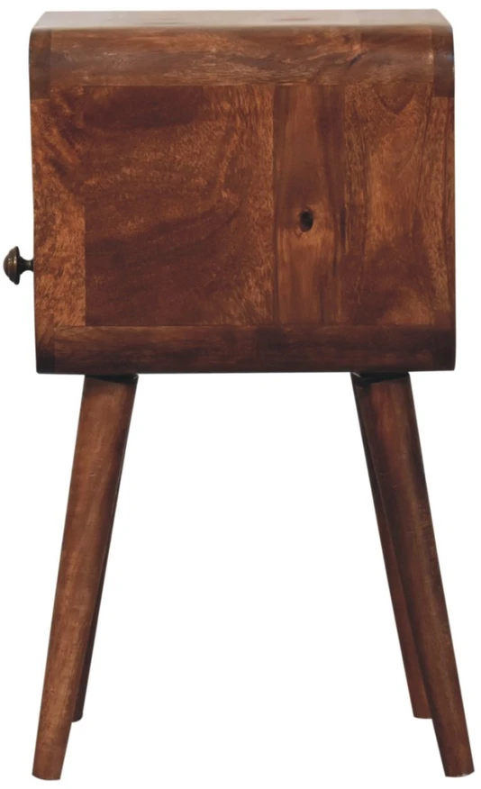Artisan Furniture Kompaktiškas lenktas mango medienos naktinis staliukas su lentyna, medaus karamelės atspalvio