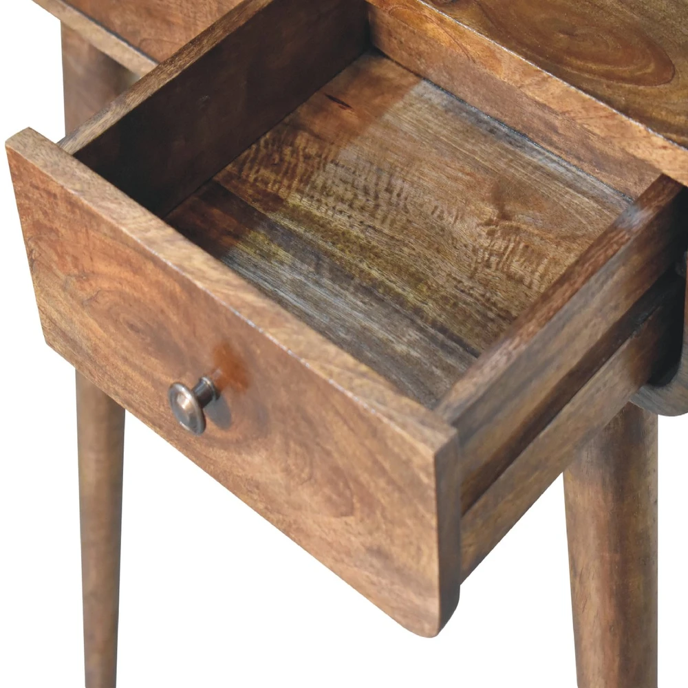 Artisan Furniture Kompaktiškas lenktas mango medienos konsolinis staliukas su 2 stalčiais, pilkos apdailos