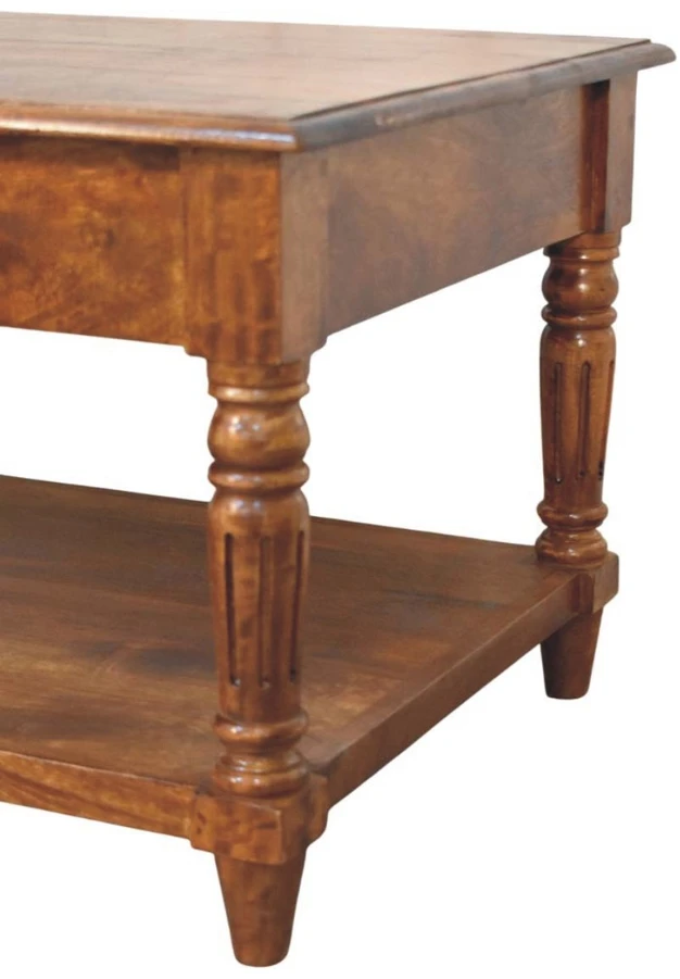 Artisan Furniture Mango medienos kavos staliukas su tekintomis kojelėmis ir 2 stalčiais, kaštono atspalvio