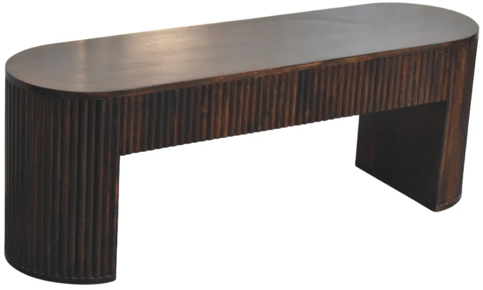 Artisan Furniture Mocha Velvet minkštasuolis su vertikalių griovelių apdaila