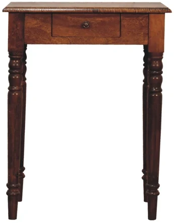 Artisan Furniture Mango medienos rašomasis stalas su raižytomis kojelėmis, kaštono atspalvio