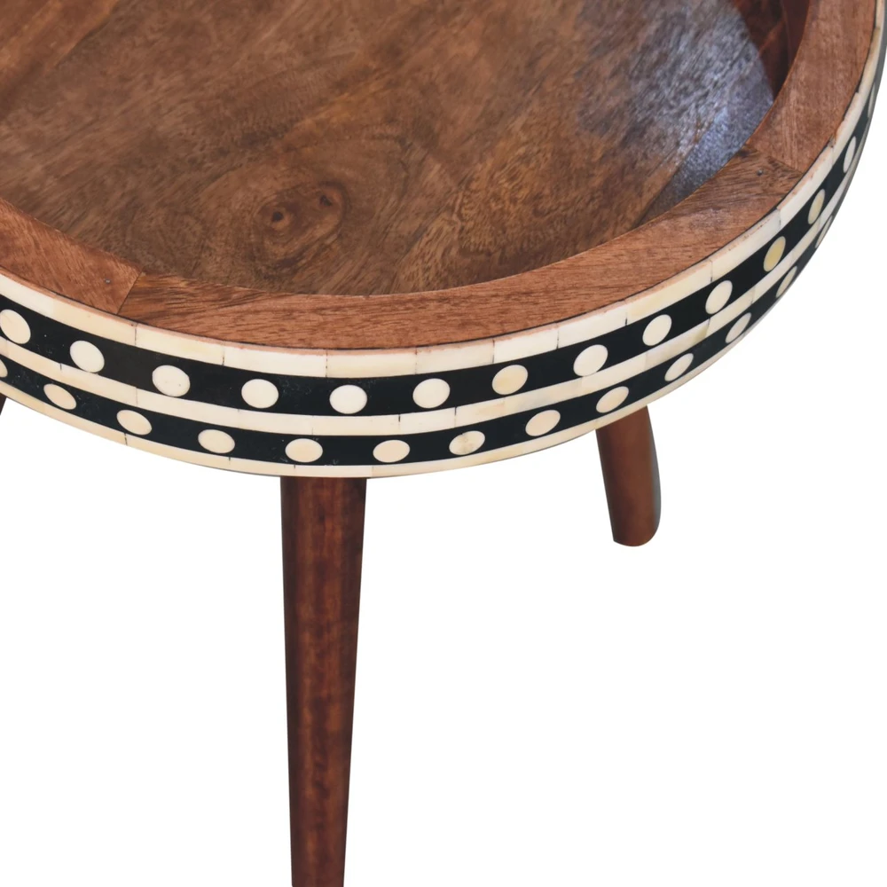 Artisan Furniture Skandinaviško stiliaus raštuotas mango medienos šoninis staliukas, medaus karamelės atspalvio