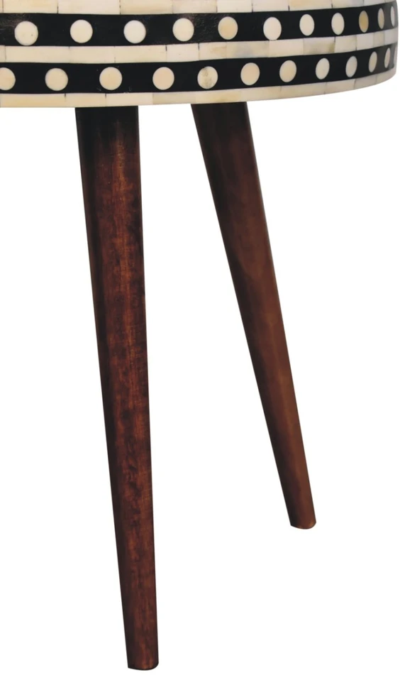 Artisan Furniture Skandinaviško stiliaus raštuotas mango medienos šoninis staliukas, medaus karamelės atspalvio