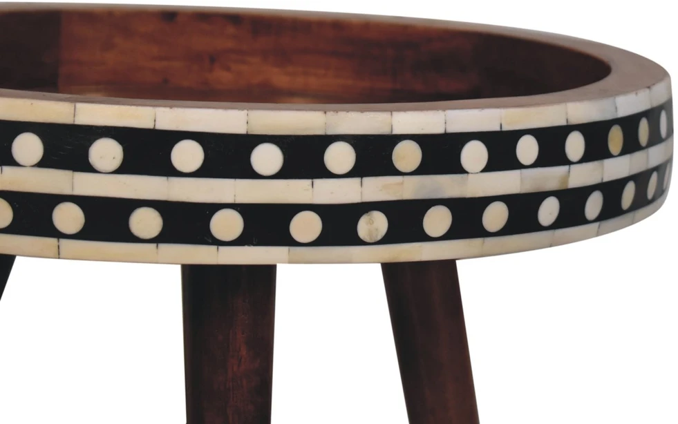 Artisan Furniture Skandinaviško stiliaus raštuotas mango medienos šoninis staliukas, medaus karamelės atspalvio