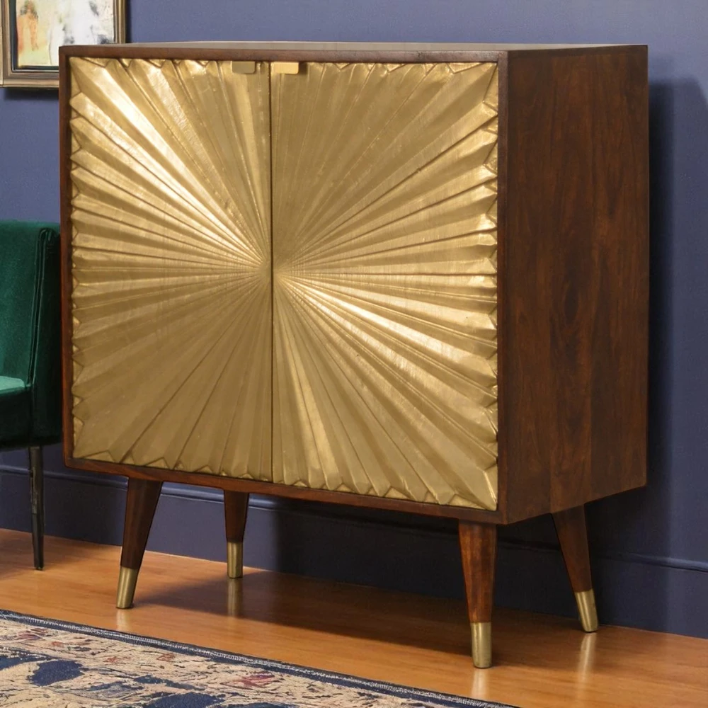 Artisan Furniture Manila Gold mango medienos spintelė su žalvario spalvos detalėmis