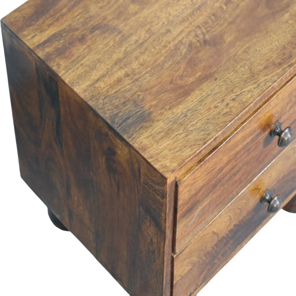 Artisan Furniture Tula mango medienos naktinis staliukas su 2 stalčiais, kaštono atspalvio