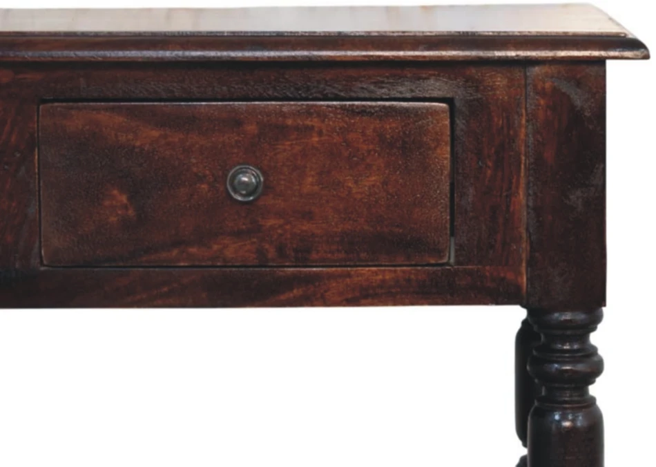 Artisan Furniture Vyšnios atspalvio šoninis staliukas su tekintomis kojelėmis
