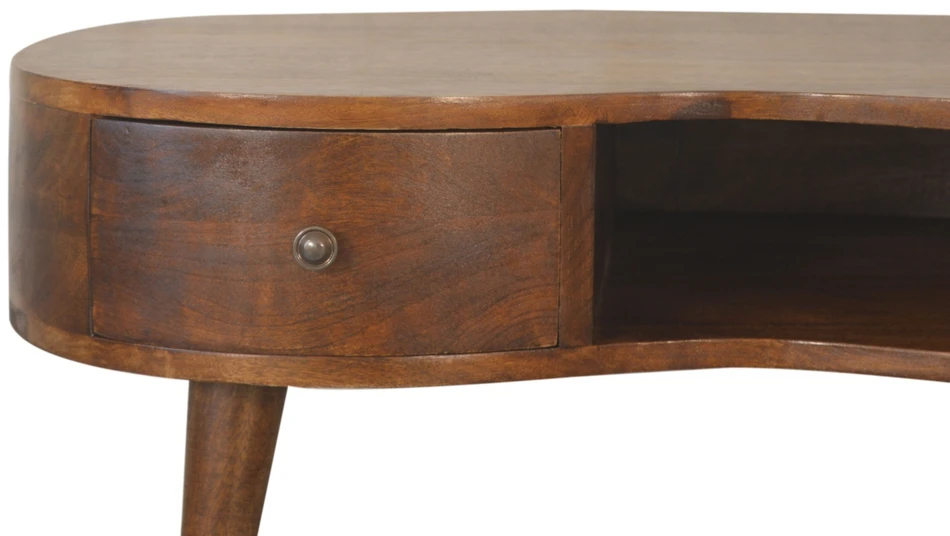 Artisan Furniture Wave mango medienos kavos staliukas su stalčiumi ir lentyna, kaštono atspalvio