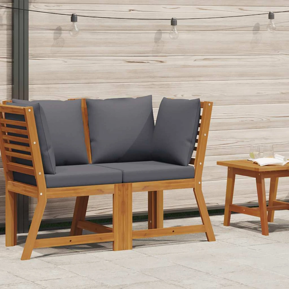 Modulinė kampinė sofa su tamsiai pilkomis pagalvėmis, akacija