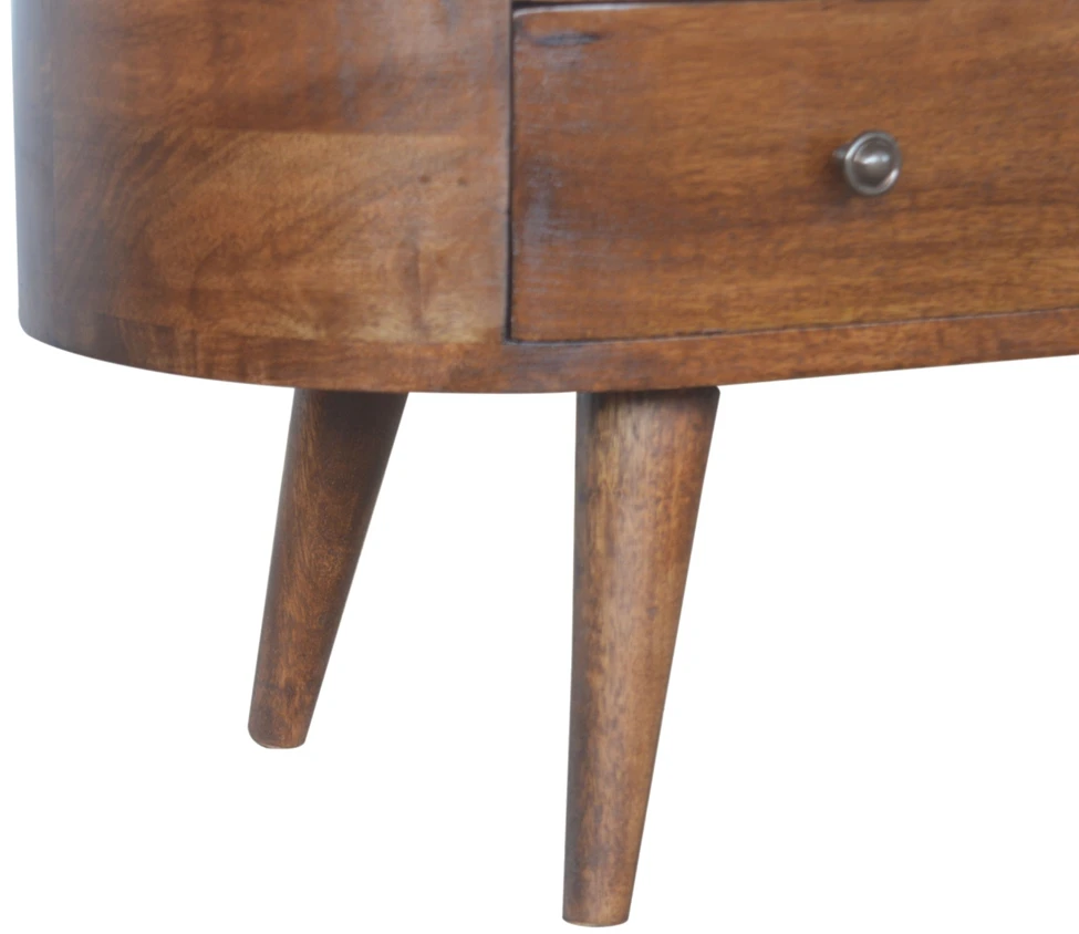 TV staliukas Artisan Furniture Apvalintų formų mango medienos TV spintelė su 4 stalčiais, kaštono atspalvio