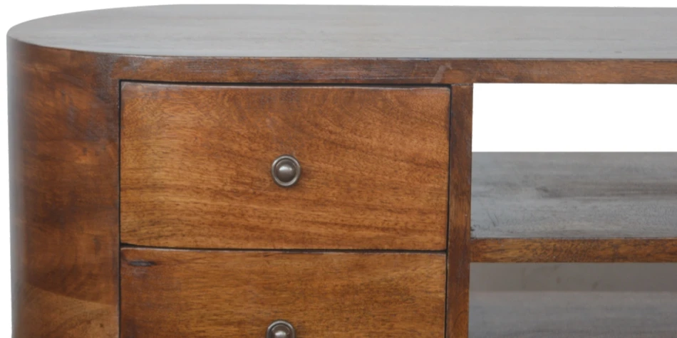 TV staliukas Artisan Furniture Apvalintų formų mango medienos TV spintelė su 4 stalčiais, kaštono atspalvio