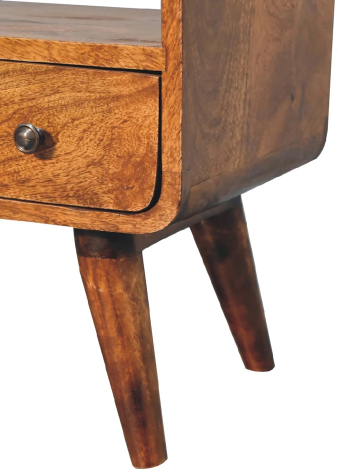 TV staliukas Artisan Furniture Lenkta mini TV spintelė, riešutmedžio atspalvio