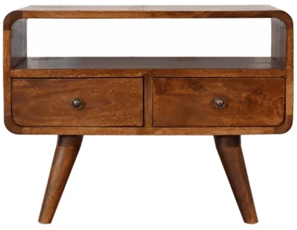 TV staliukas Artisan Furniture Kompaktiška lenkta mango medienos TV spintelė su 2 stalčiais, kaštono atspalvio