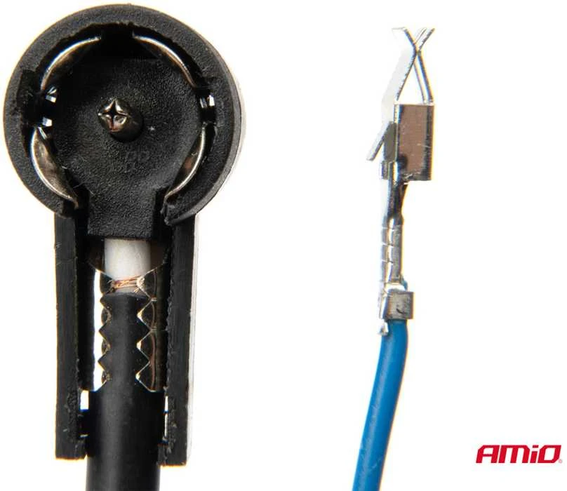 Automobilio antenos signalo stiprintuvas-separatorius ISO AMIO-04131
