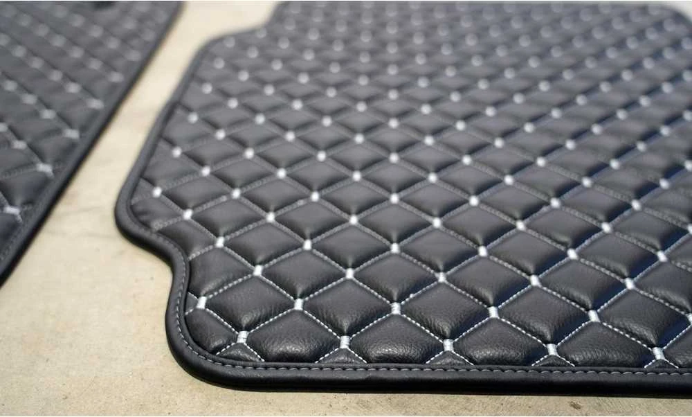 Eko odos kilimėliai QuiltyMats FORD FOCUS 2005-2010m. (Juoda / pilkos siūlės)