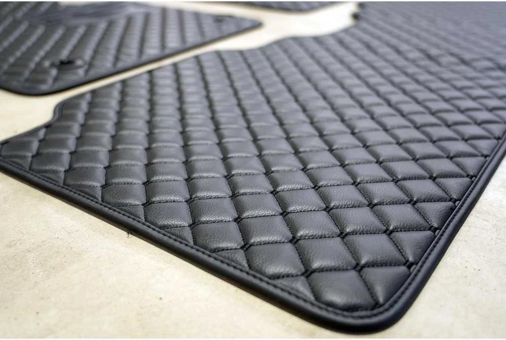 Eko odos kilimėliai QuiltyMats HYUNDAI TUCSON 2004-2009m. (Juoda / juodos siūlės)