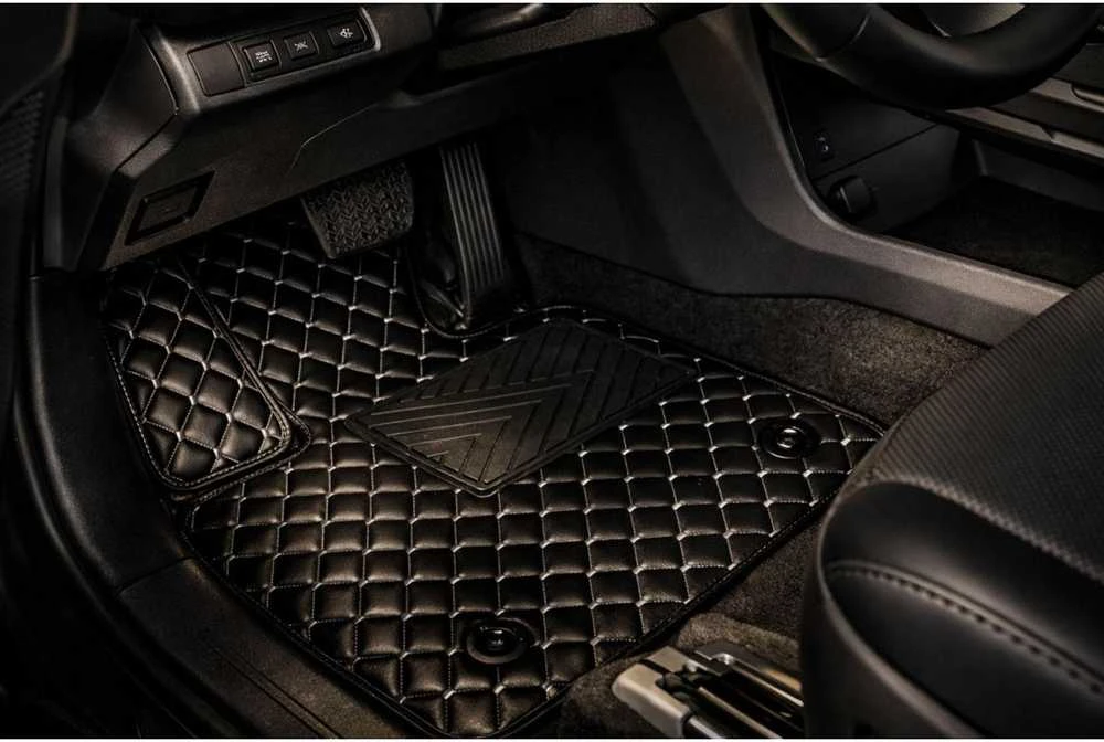 Eko odos kilimėliai QuiltyMats OPEL MOKKA-E nuo 2021m. (Juoda / pilkos siūlės)